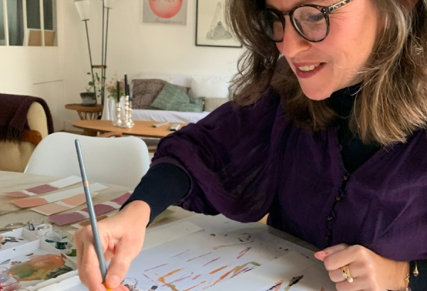 Hélène’s Color Pairings, Expert in Chromatic Harmony